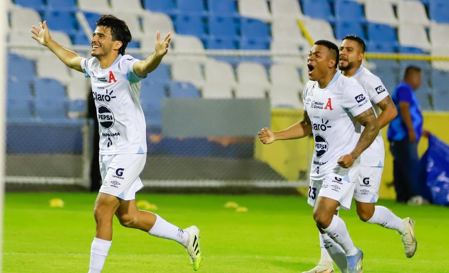 Alianza vence al Águila y se pone segundo en la tabla del Apertura 2025