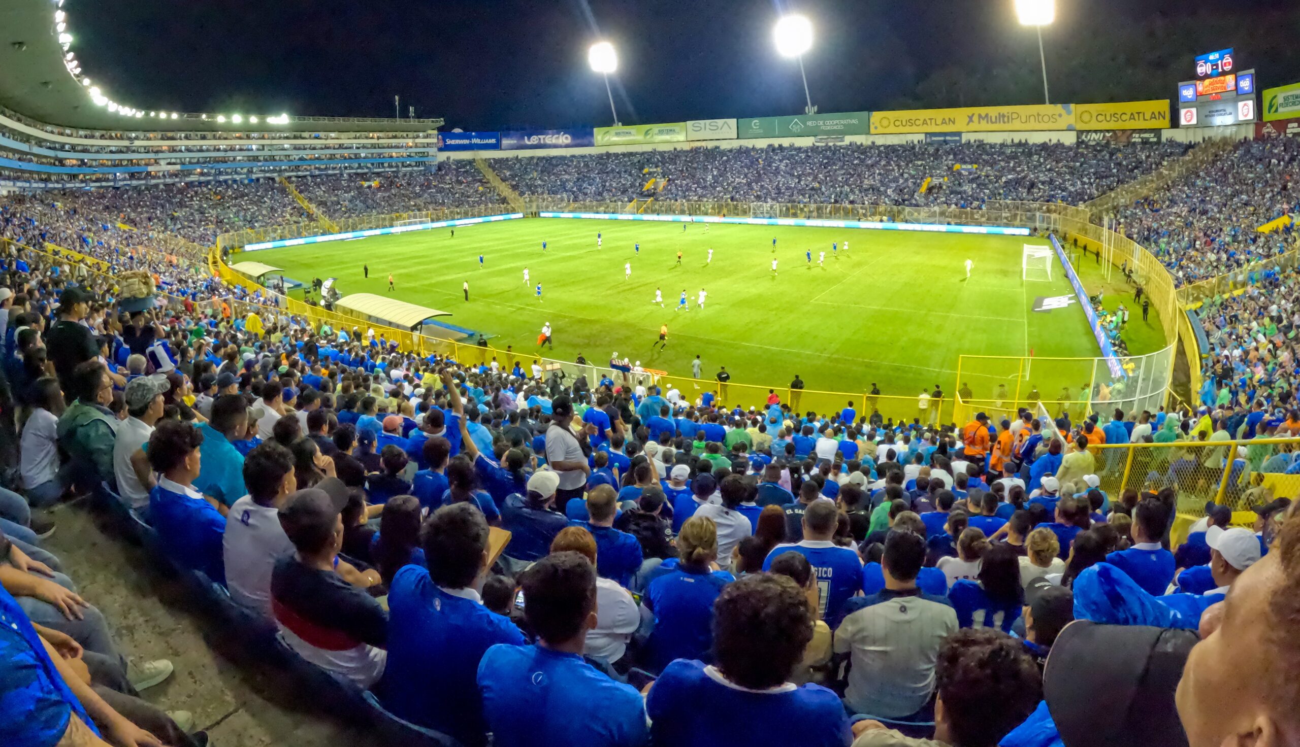 FIFA sanciona a El Salvador por actos de racismo en el Cuscatlán
