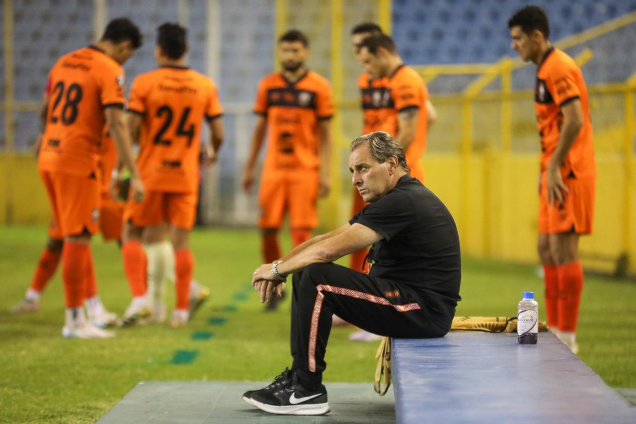 Rescindir el contrato de Daniel Messina costaría alrededor $60,000