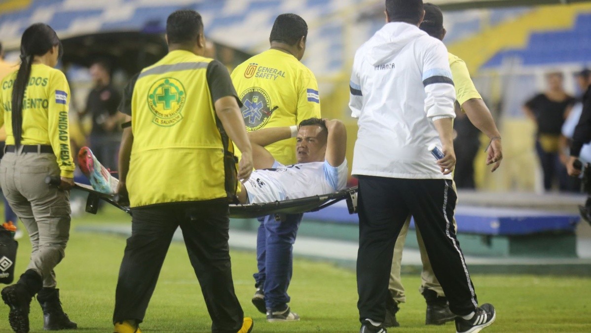 Henry Romero sale lesionado ante Águila y enciende las alarmas para La Selecta