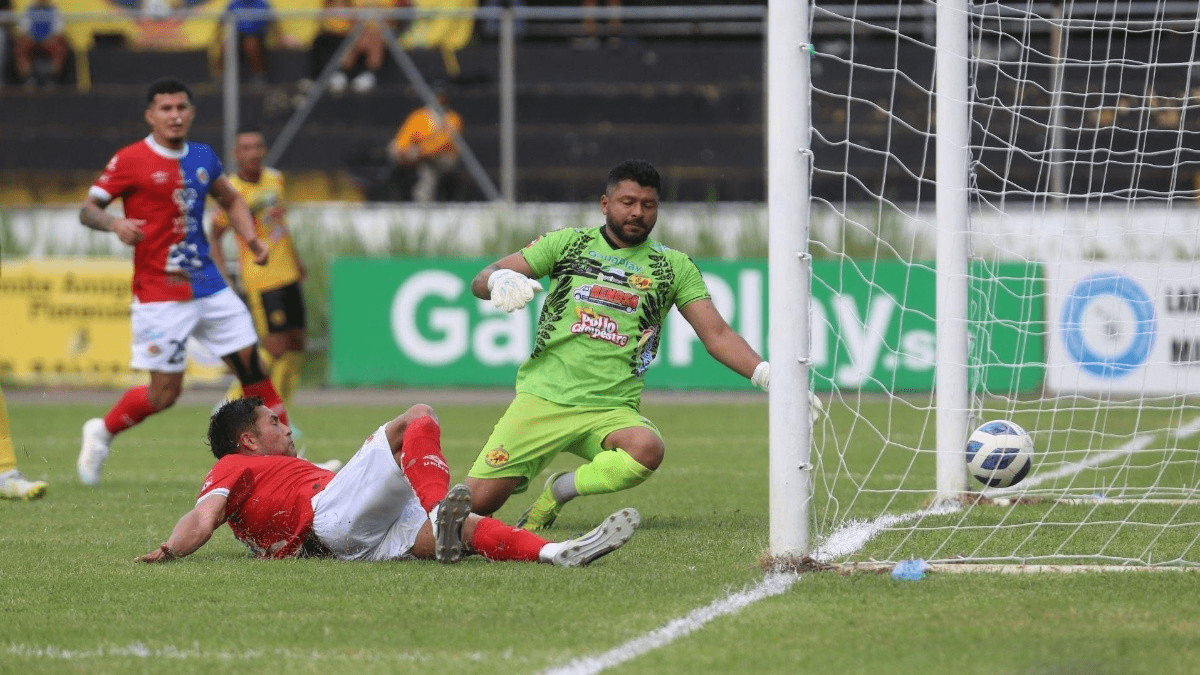Platense y FAS empataron tres a tres en el Toledo Valle
