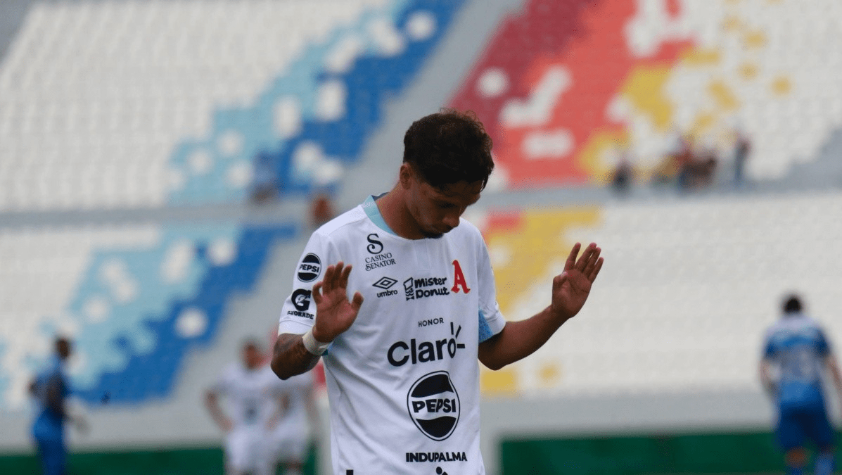 Enrico Dueñas debuta con gol y victoria con Alianza