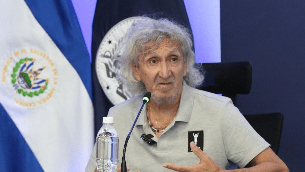 “Mágico” González es nombrado Hijo Meritísimo de San Salvador Centro