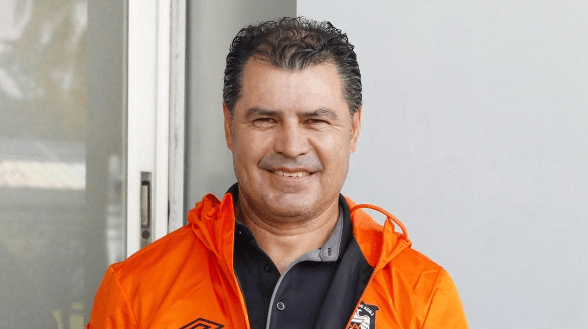 Águila presentó a su nuevo director técnico