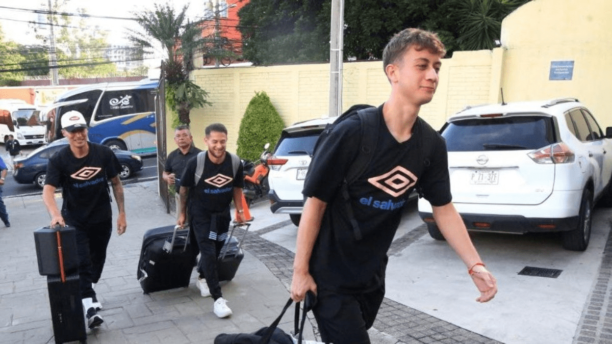 El Salvador regresa a casa tras vencer a Guatemala