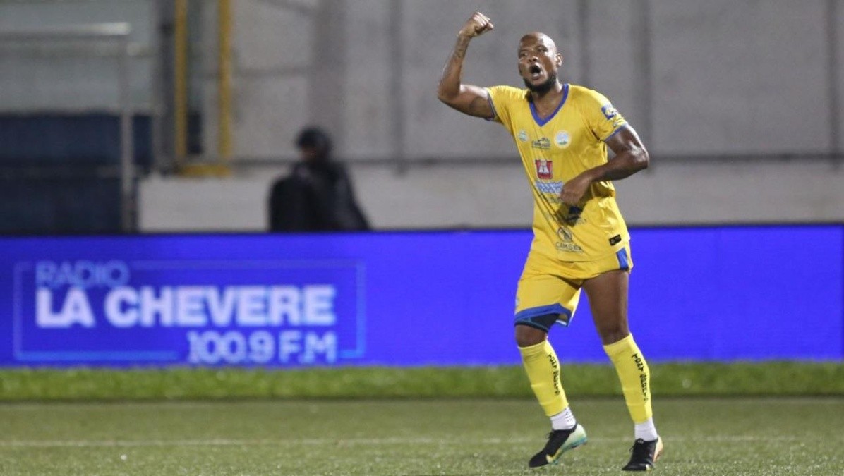 Municipal Limeño logra un triunfo agónico ante Hércules en Las Delicias