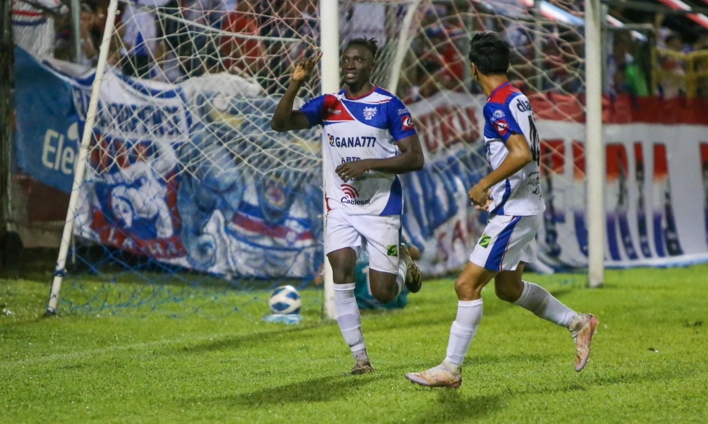Firpo goleó al Cacahuatique en la caldera