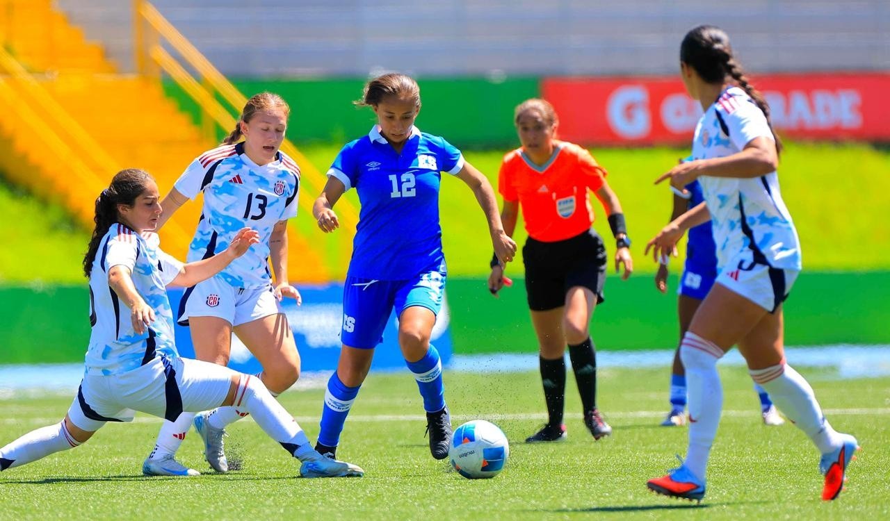 La Selecta Femenina cae ante Costa Rica en el último minuto pero esta en semifinales