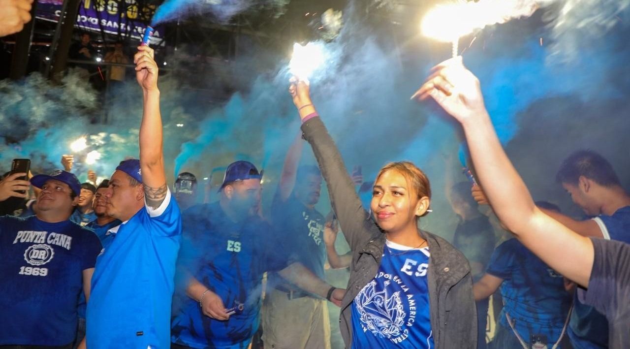 Aficionados salvadoreños dedicaron serenata a la Selección de Panamá