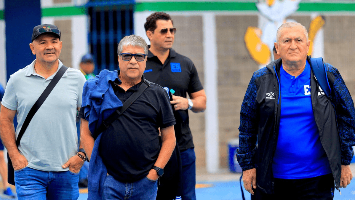 Hernán Gómez presenció el duelo Sub-20 entre El Salvador vs. Guatemala