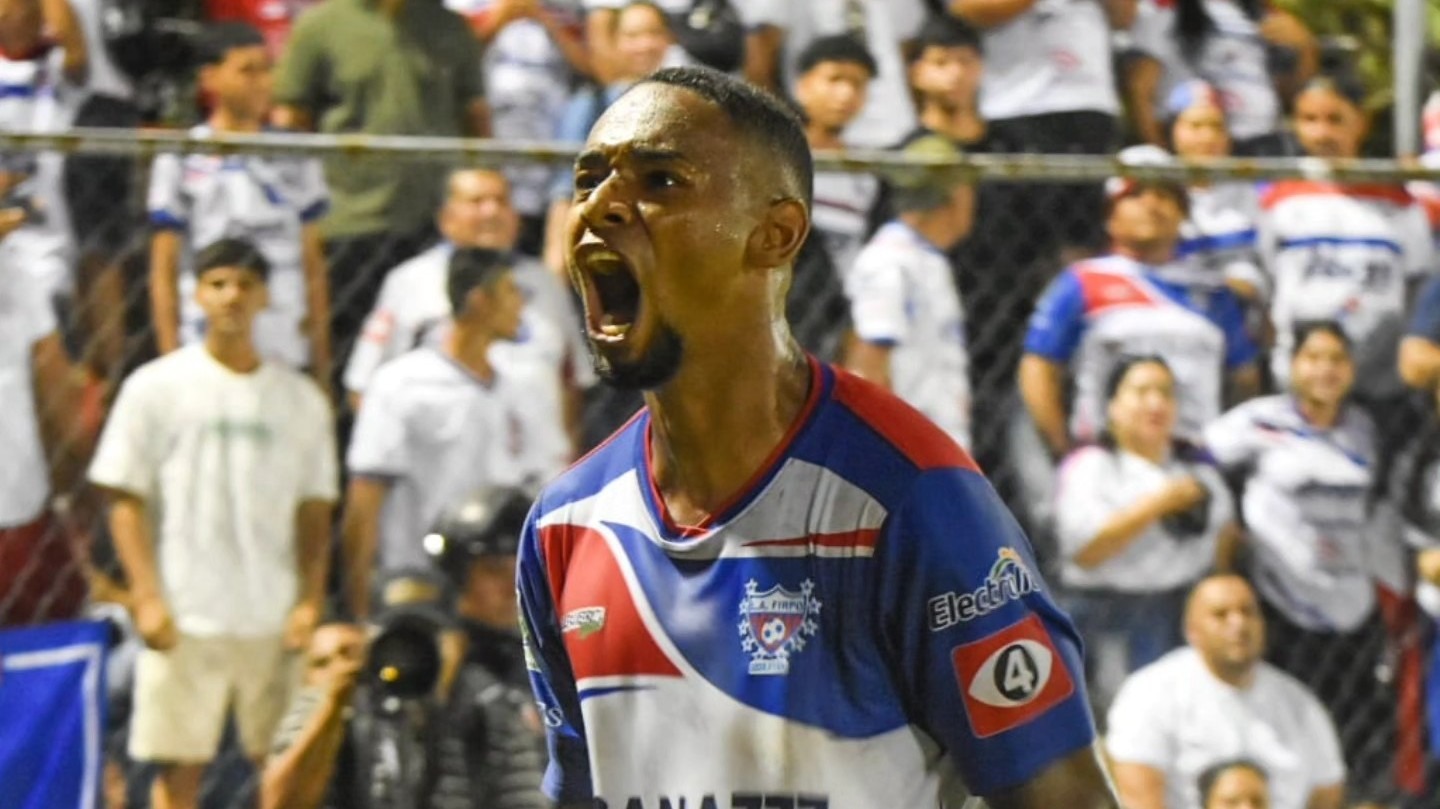Firpo derrota al FAS y se consolida líder absoluto del Apertura 2025