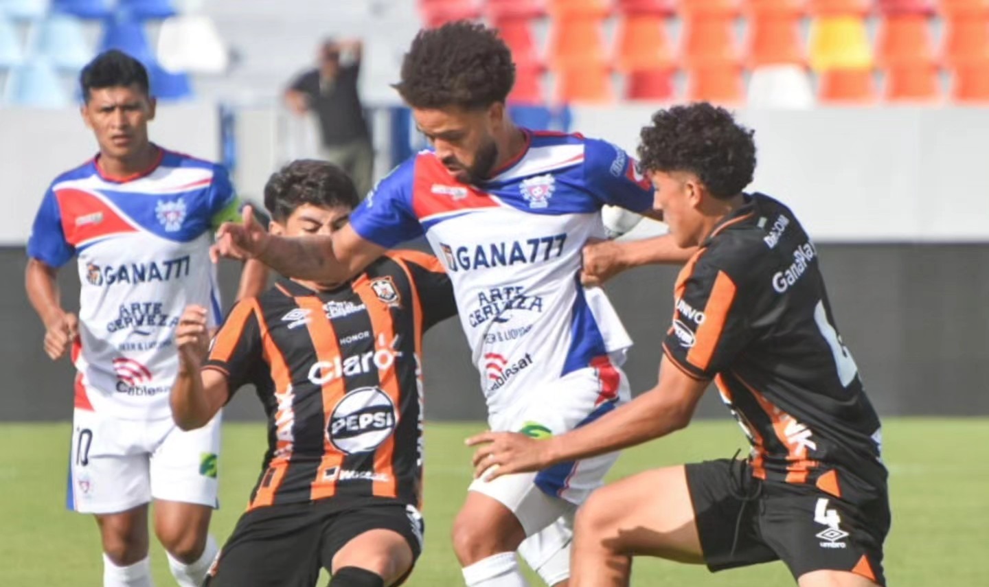 Águila y Firpo empate 3-3 en el estadio Mágico