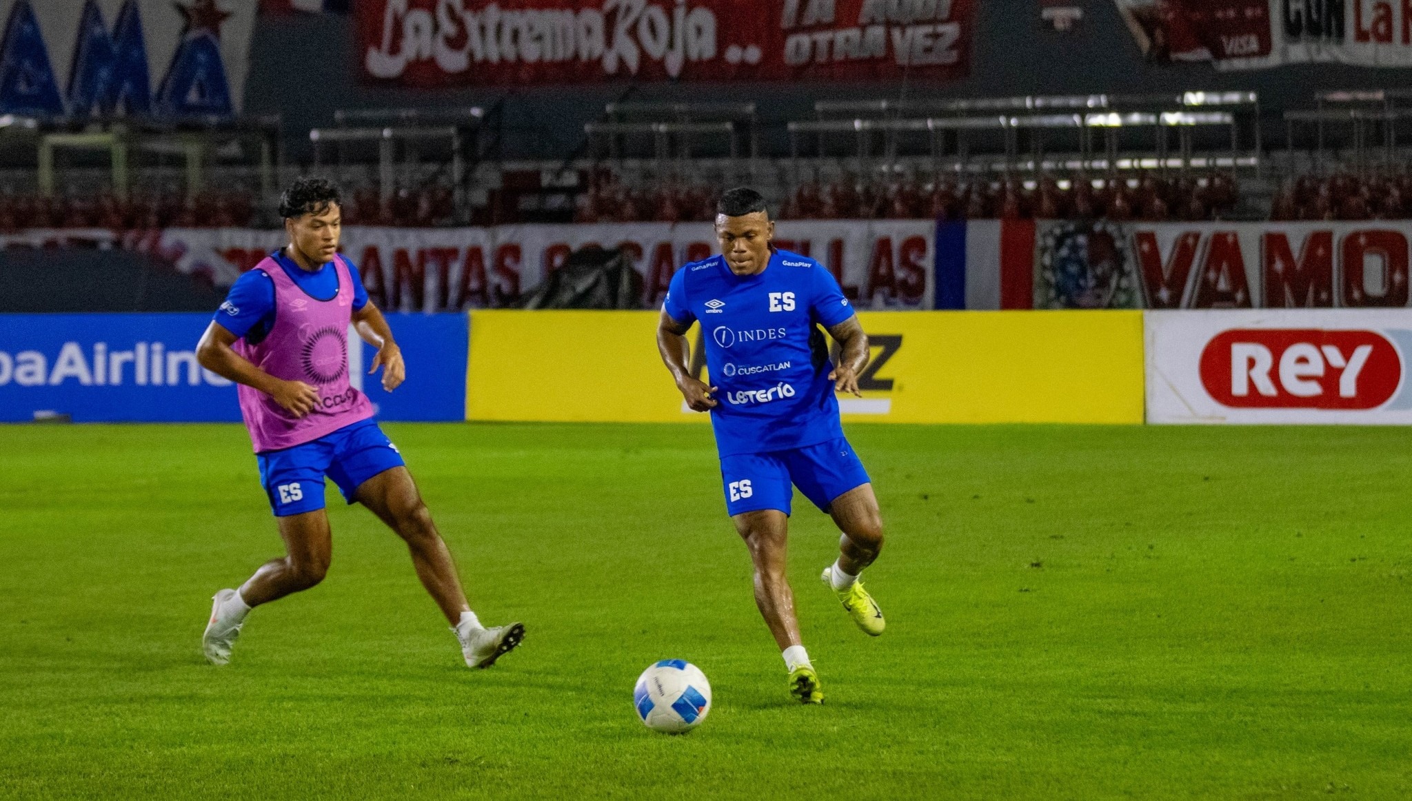 FIFA da luz verde para que Michell Mercado pueda jugar con El Salvador