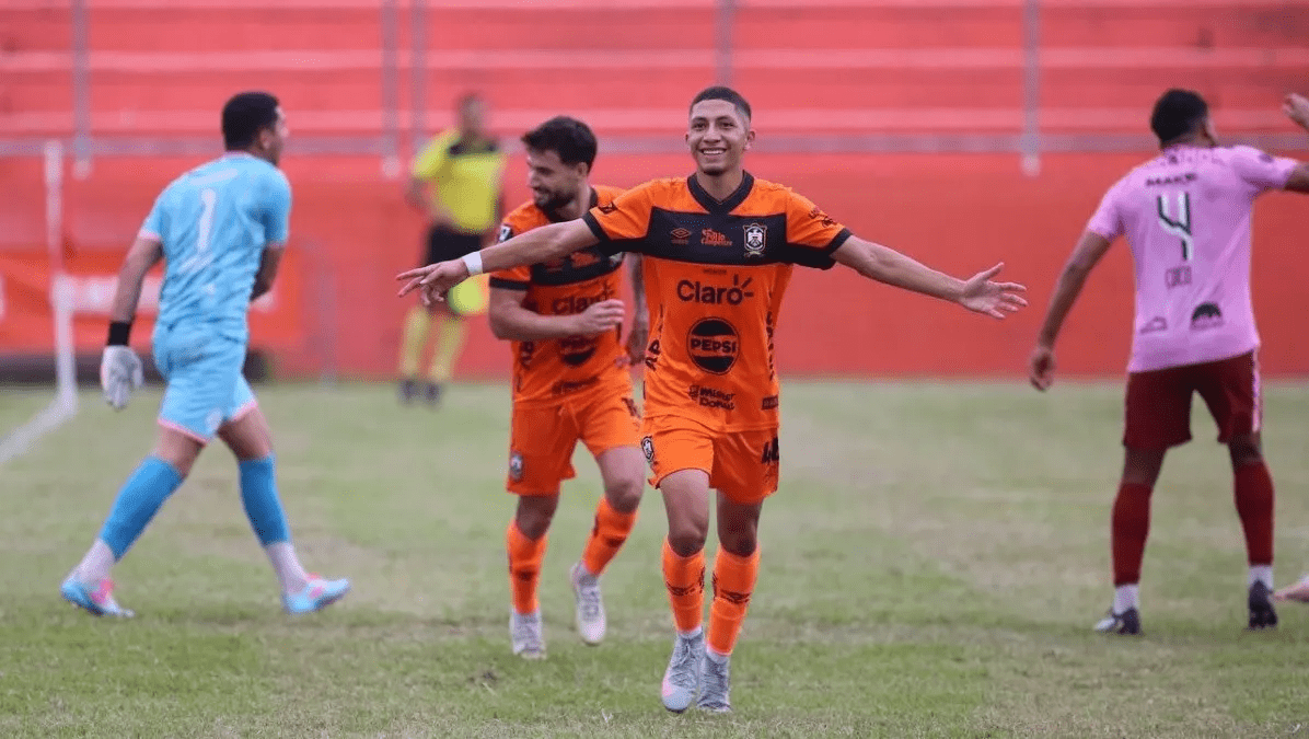 Águila golea al Inter FA y se mete a cuartos de final