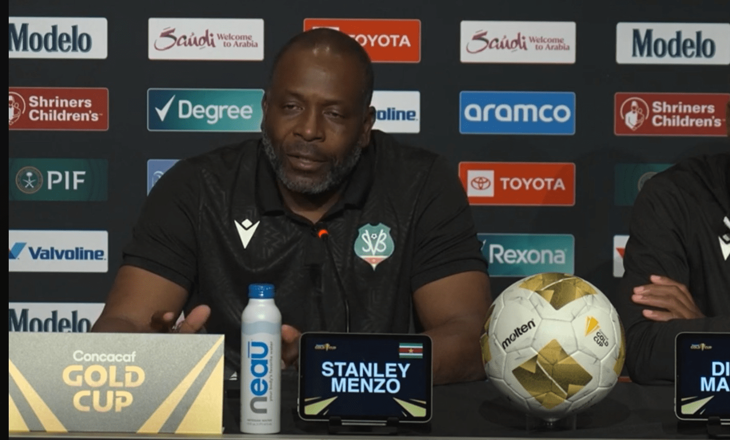 “Tengo que asegurarme de que los jugadores no se confíen demasiado” Stanley Menzo