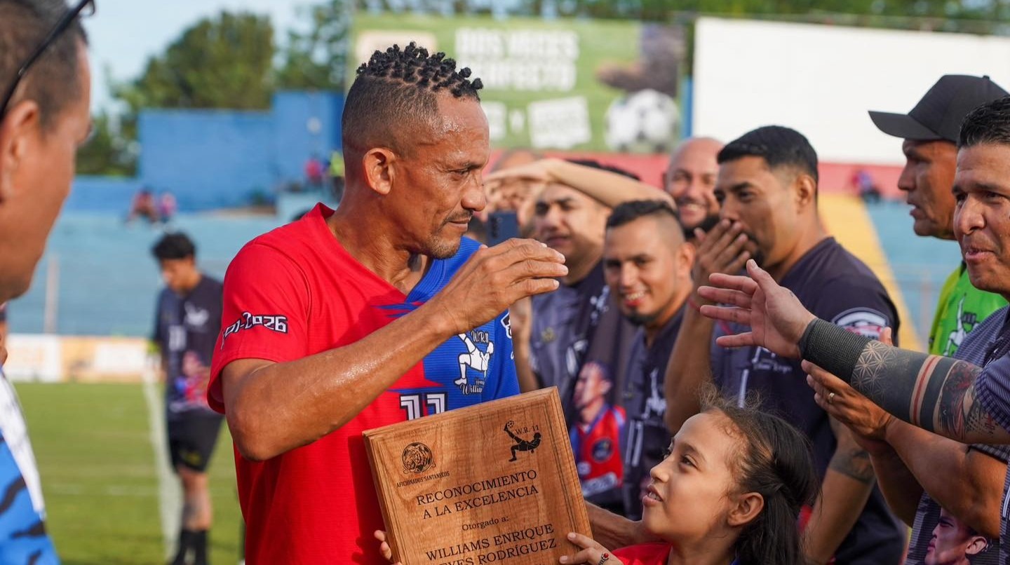 Williams Reyes recibe homenaje en el Oscar Quiteño