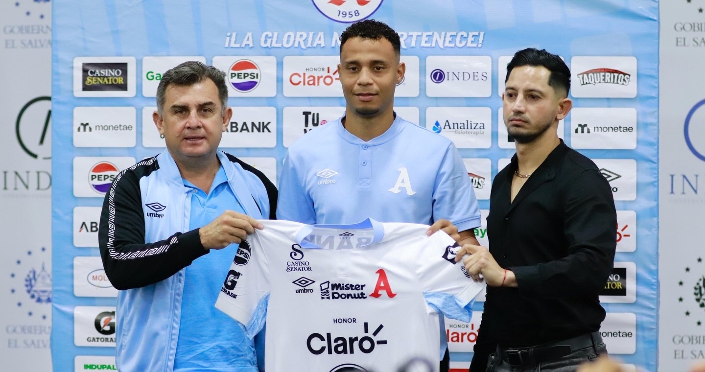 Alianza presenta a Gustavo Souza como su nuevo fichaje