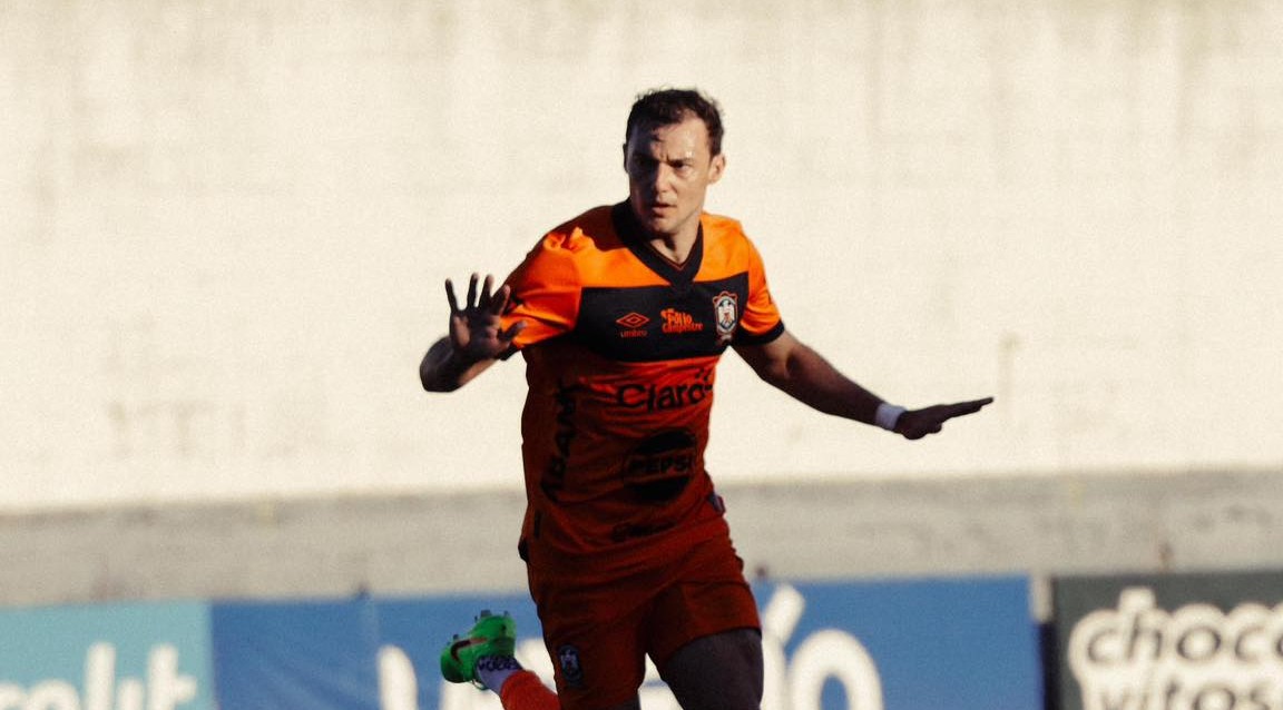 Águila logra sumar tres puntos del correcaminos