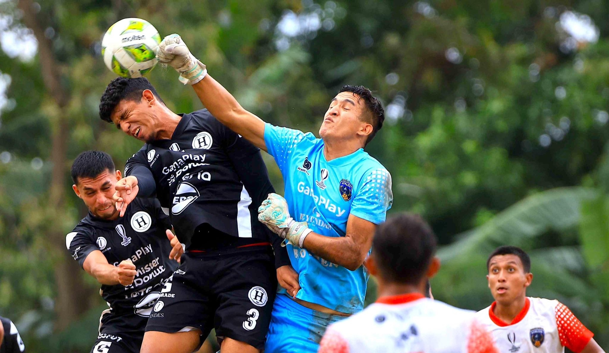 Hércules remonta y avanza a octavos