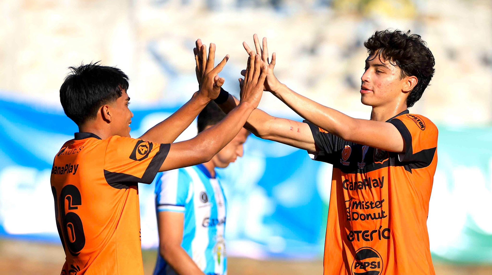 Águila gana su grupo con paso perfecto