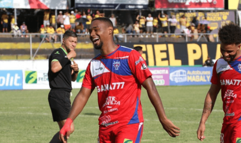 Firpo vence 1-0 a Platense con gol del atacante Christian Gil