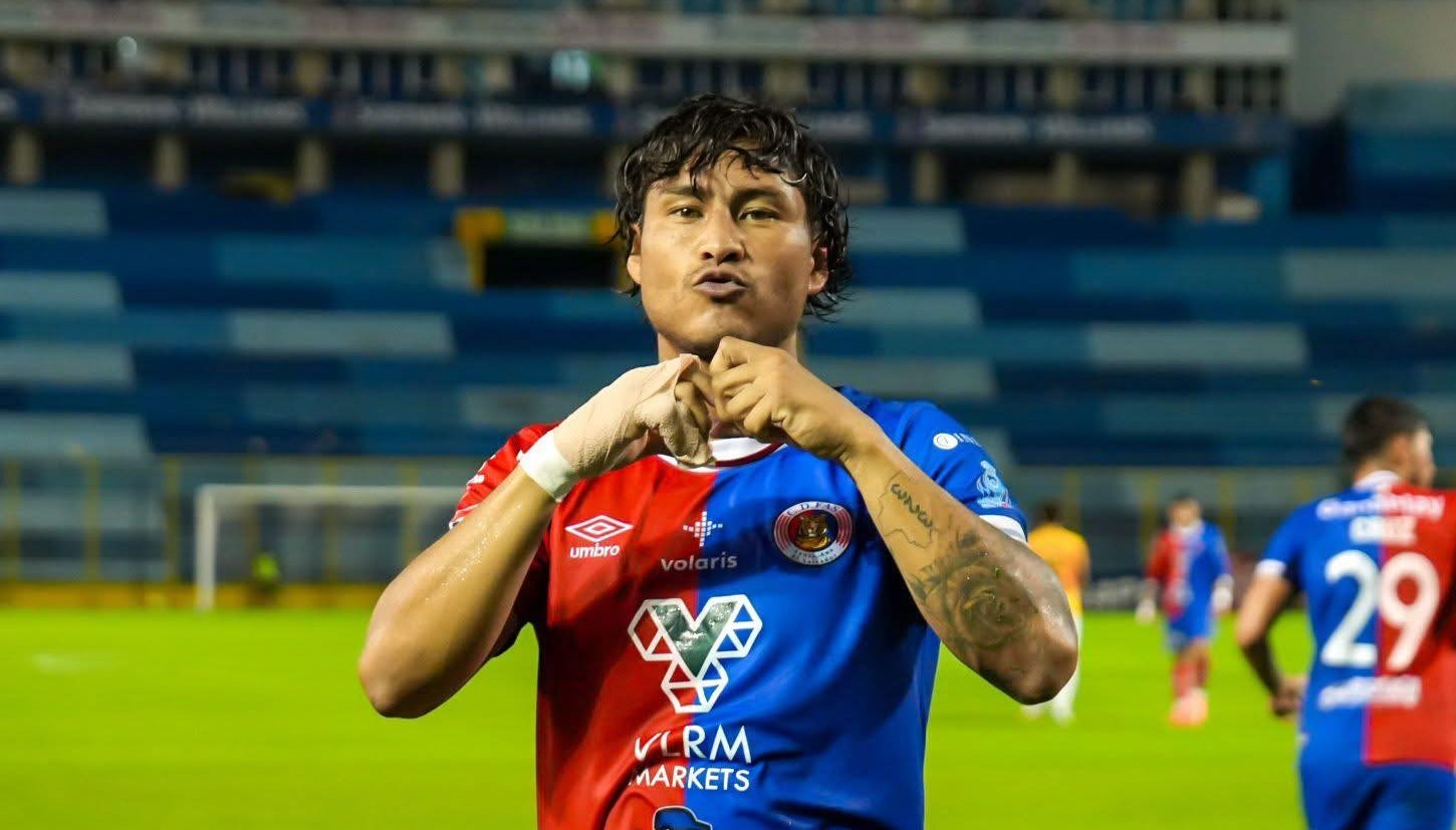 Dustin Corea ha sido renovado con FAS