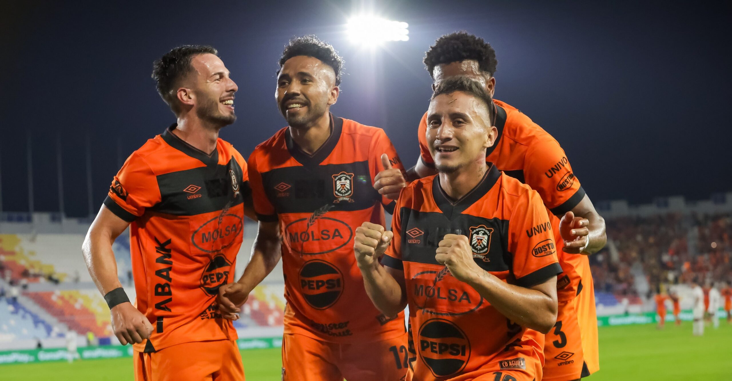 Águila derrota en el Mágico González a los albos del Alianza
