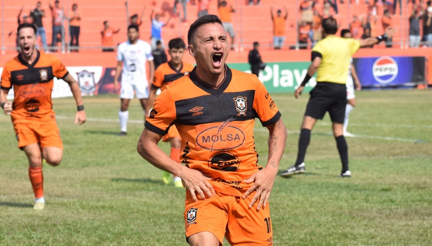 Águila toma ventaja en la serie de cuartos de final ante Alianza