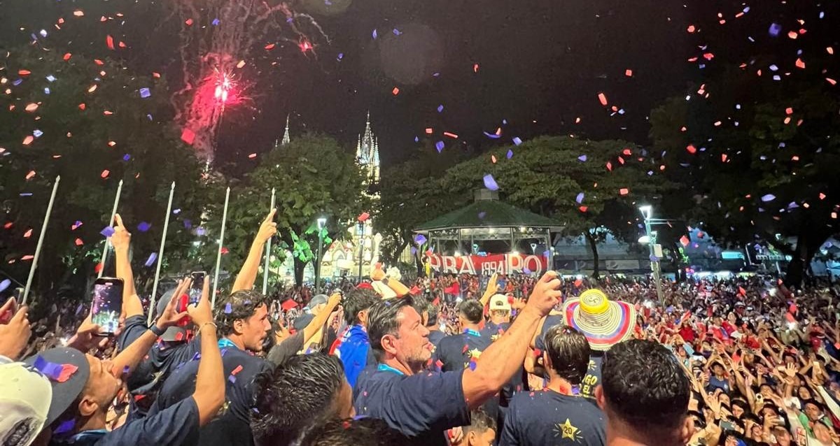 Santa Ana se desbordo en fiesta por la corona 20 de FAS