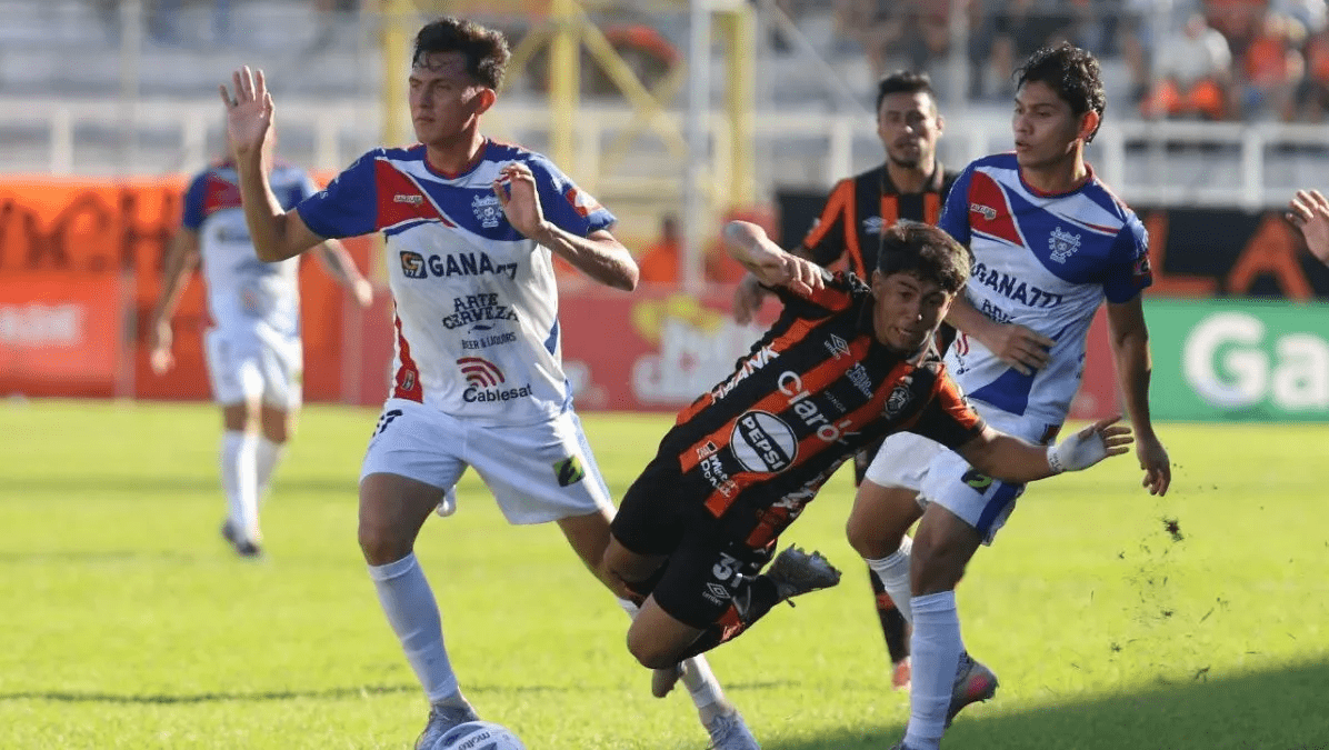 Águila y Firpo la primera semifinal que se juega en el Barraza