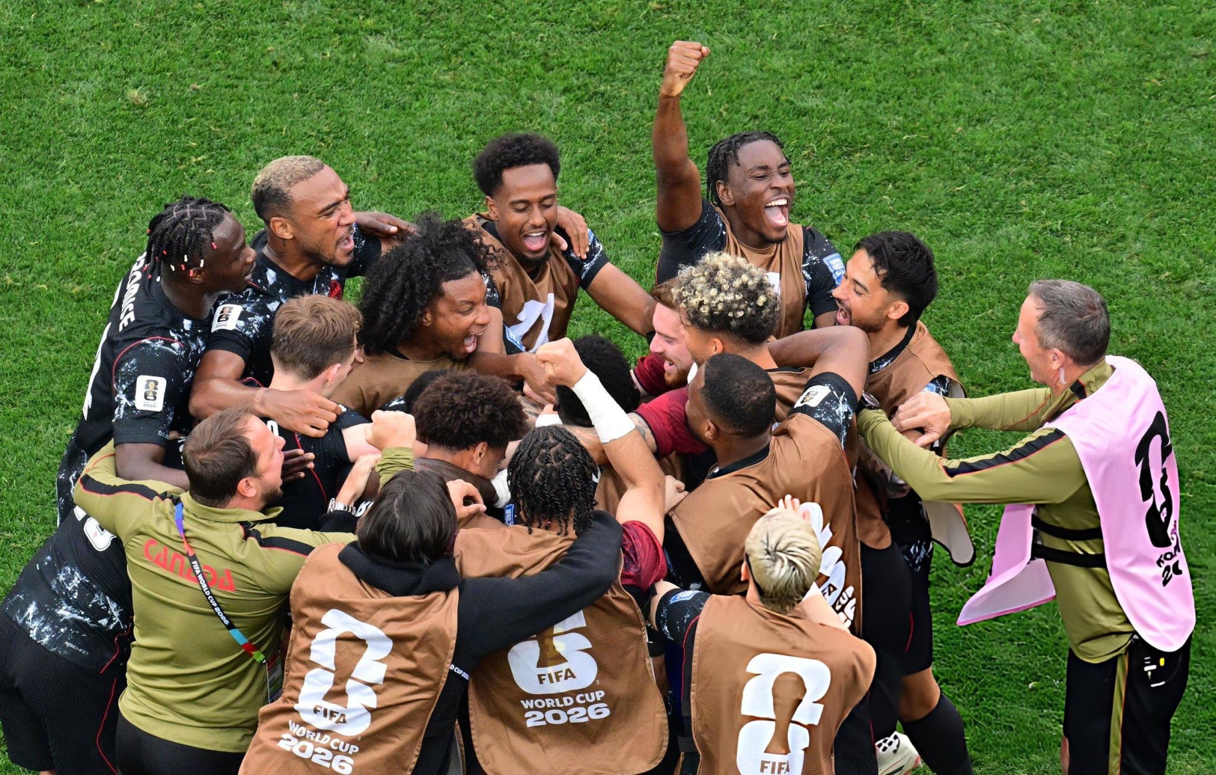 Canadá supera a Sudáfrica y avanza con autoridad a los octavos de final
