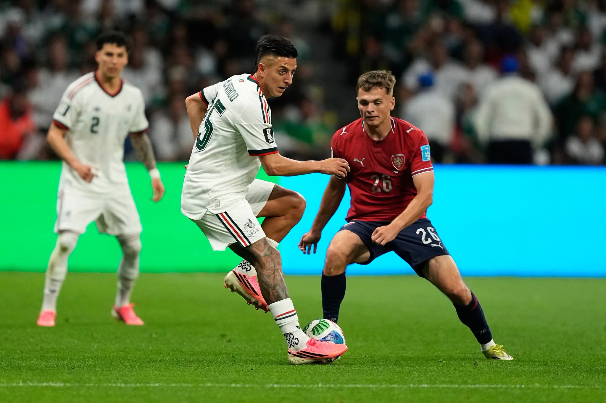 México aplasta a República Checa y avanza con paso perfecto