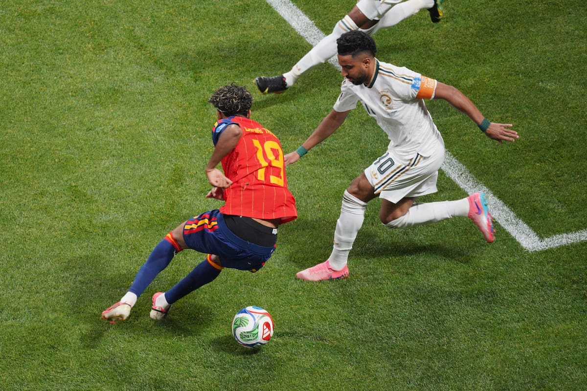 España despierta con una goleada y arrolla a Arabia Saudita
