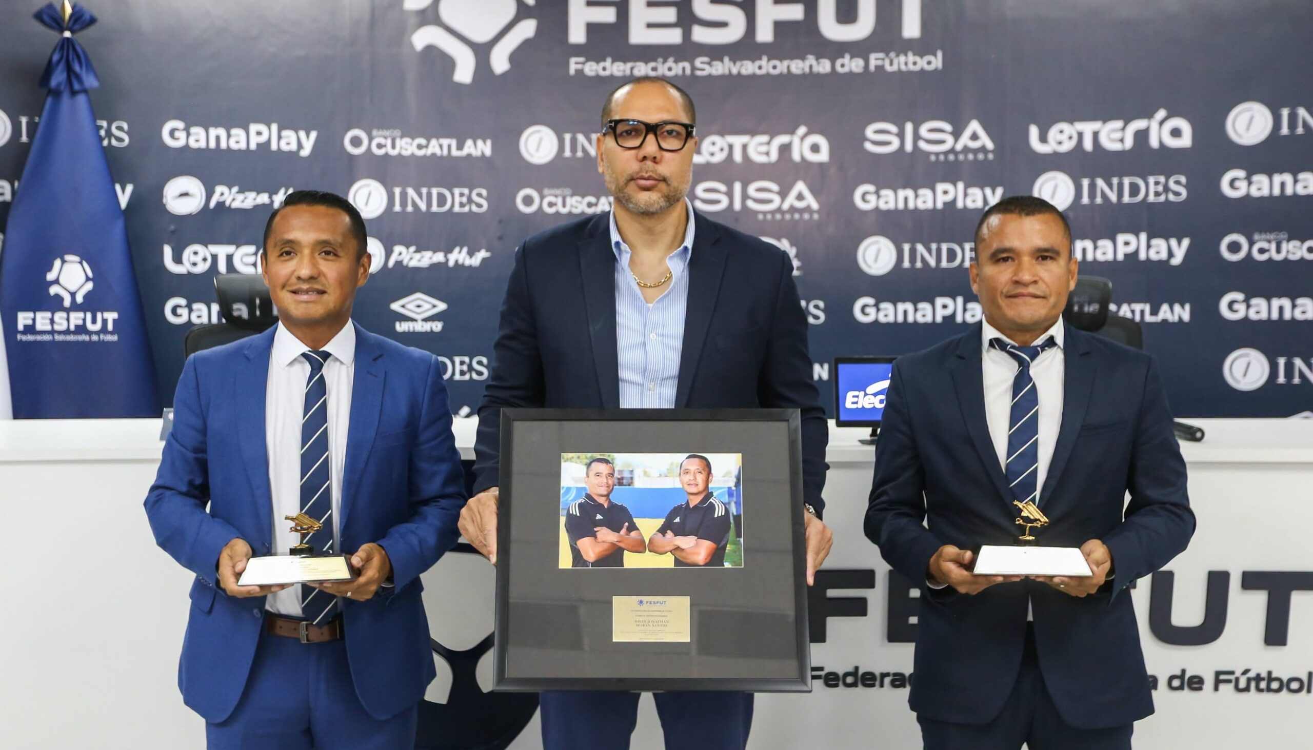 FESFUT homenajea a Iván Barton y David Morán